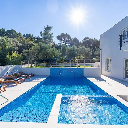 Olivila Villa *